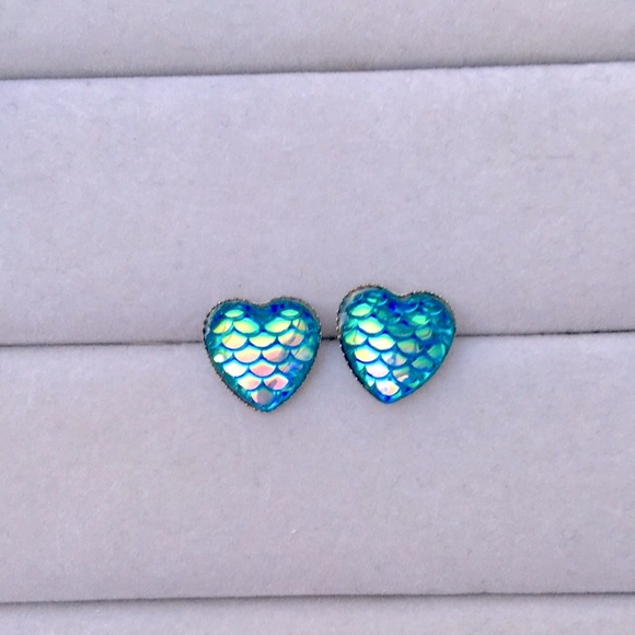 Iridescent Turquoise Aurora Borealis Mermaid Heart Earrings - Picture 2 of 5